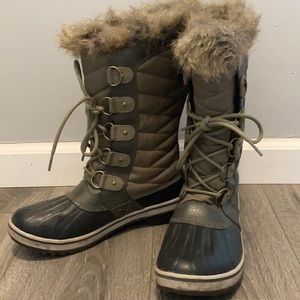 Barely Used Sorel Snowboots